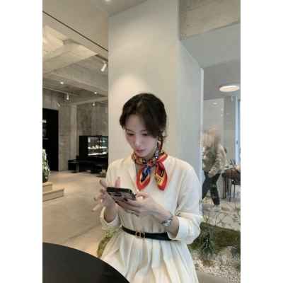 에*** 홀스 레드 스카프