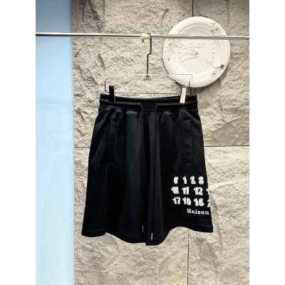 메* 마르지엘라 M.M 레터링 자수패치 하프팬츠