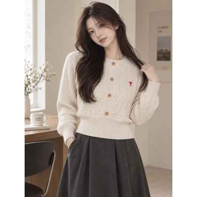 아* 스몰하트 버튼 꽈배기니트